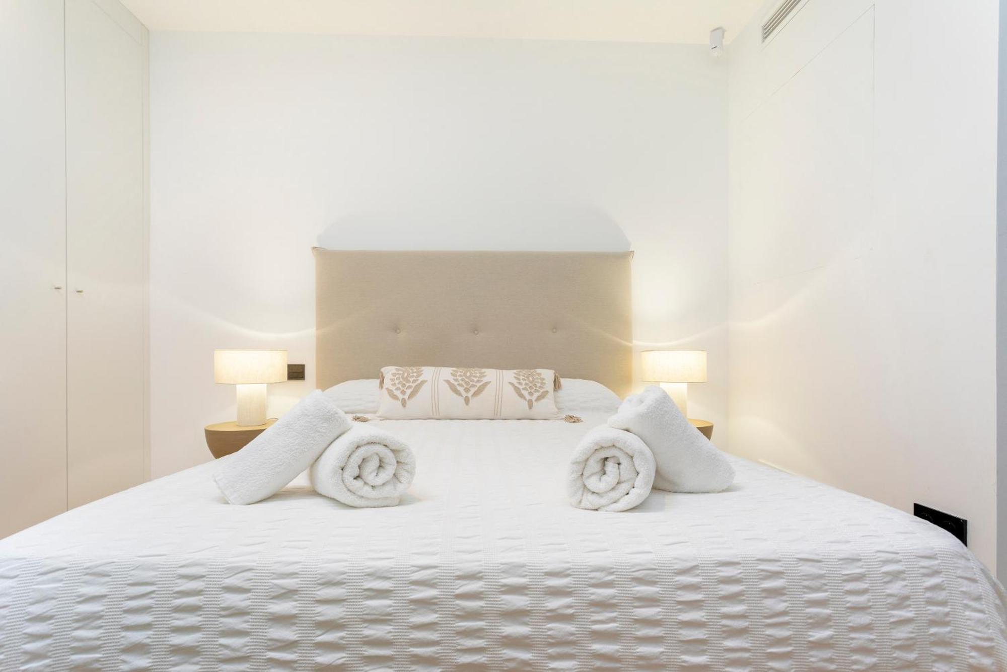 Malagueta Beach Front Luxury Apartment By Rent Me Μάλαγα Εξωτερικό φωτογραφία